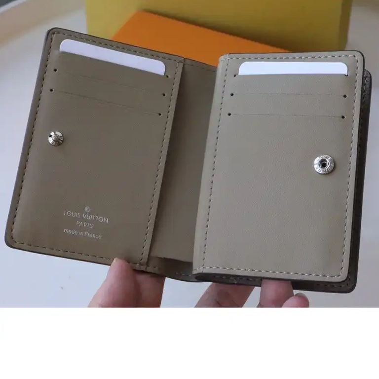 2306YA0008 Bag LV 0625